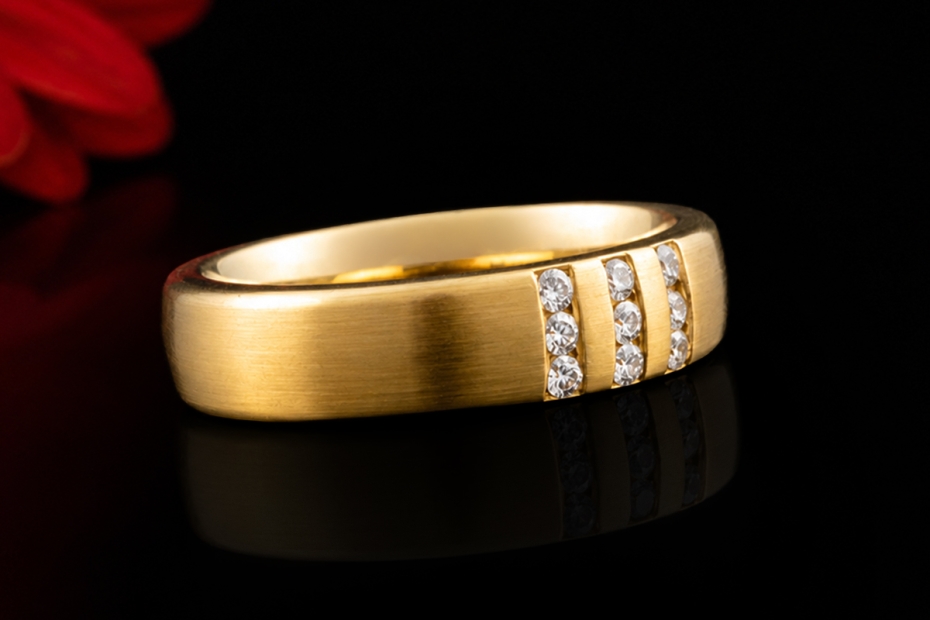 Meister Diamantring in 750er Gelbgold mattiert Trauring mit 9 Diamanten 