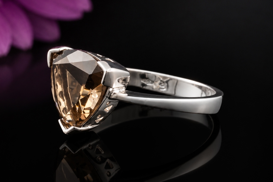 Gress-Rinck Ring Dreickiger Rauchquarz Braun Trillantschliff in Weißgold 