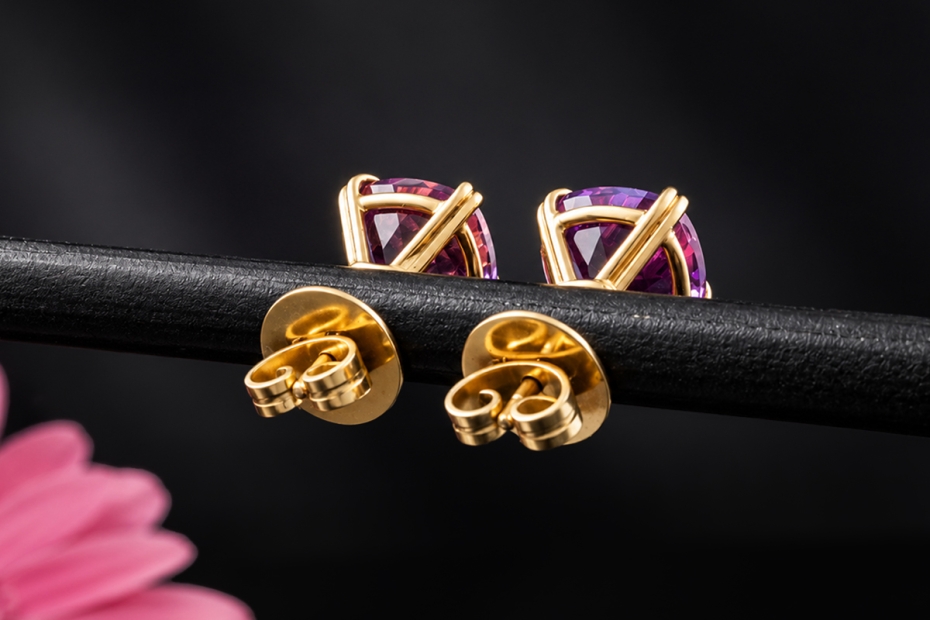 Ohrstecker Amethyst im Kissenschliff Violett gearbeitet in Roségold 750 