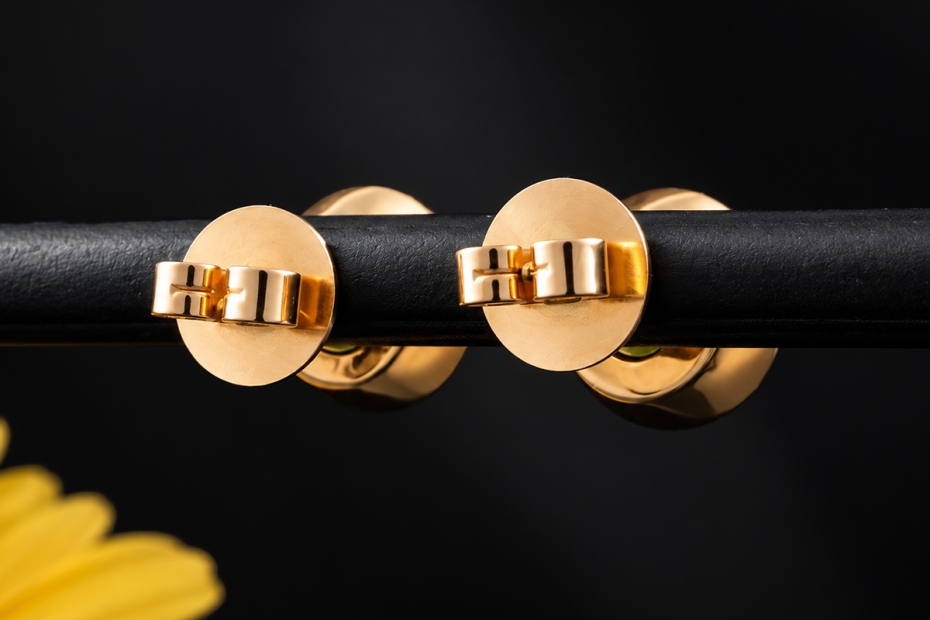 Runde Ohrstecker mit facettiertem Peridot in 750er Roségold Handarbeit 