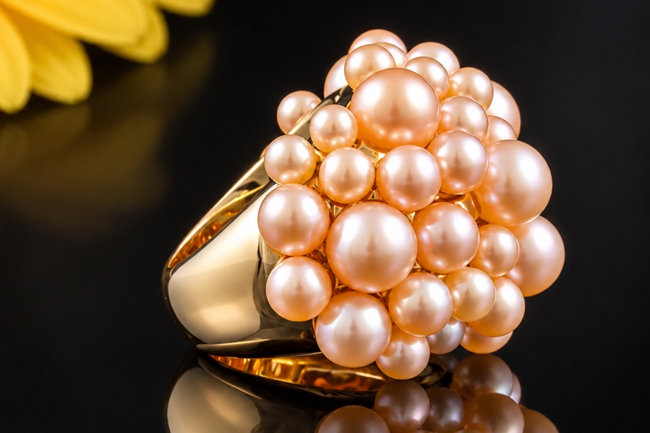 MIMÍ Milano Cocktail Ring Statement mit Rosa Perlen Massiv Gelbgold 750 