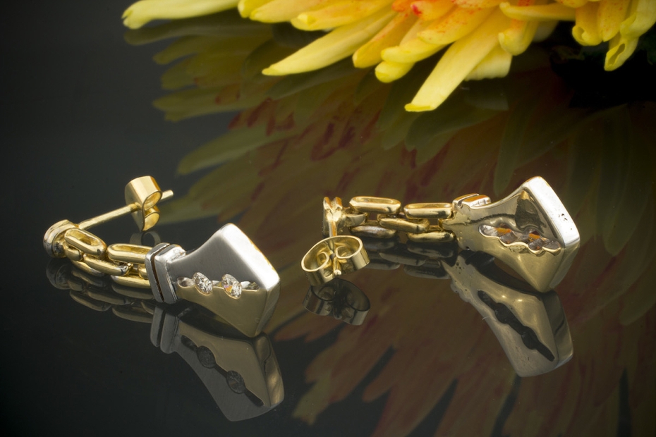 Süße Goldschmiedearbeit Ohrstecker Bicolor mit Brillanten in 750er Gelbgold Weißgold 