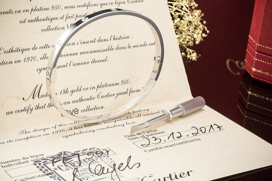 Cartier Love Armreif Kleines Modell 10 Diamanten 750er Weißgold Full Set 