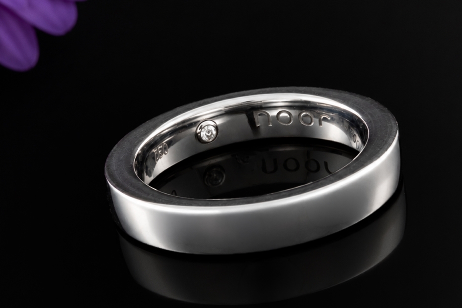 noor Ring Moderner Bandring Ehering feel the diamond in 750er Weißgold 