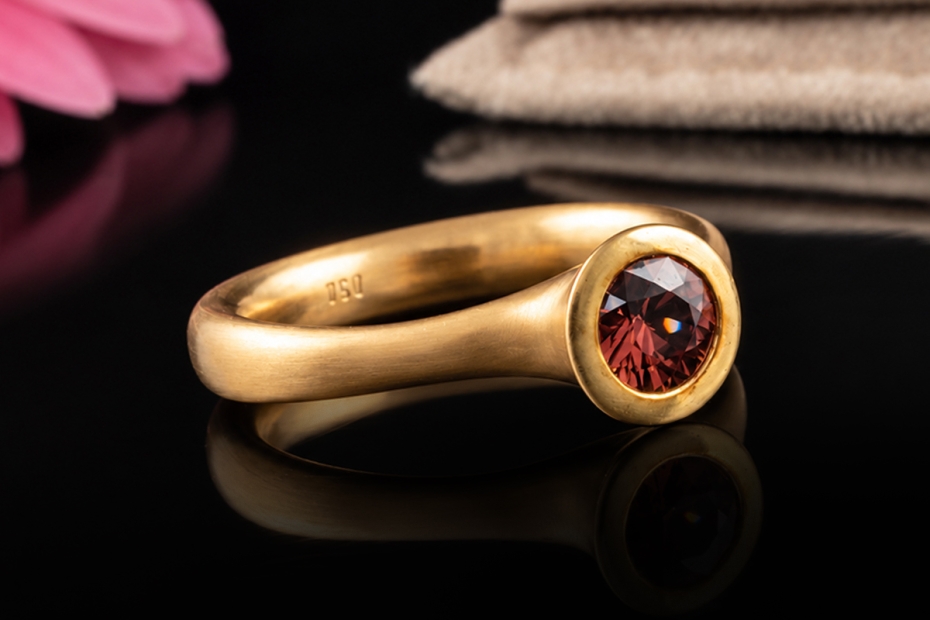 Hollfelder Creations Solitär Ring Roter Granat Mattiertes 750er Roségold 