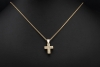 Kreuz Anhänger mit Diamanten im Pavé Vollbesatz gefertigt in Gelbgold 