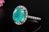 Ring mit Paraiba Turmalin Cabochon 5 Ct. und Diamanten in 750er Weißgold 