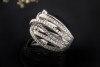 Al Coro Ring Großes Modell verspielt mit Diamanten in 750er Weißgold 