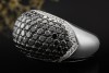 Italienischer Designer Ring Schwarzen und weiße Diamanten 750er Weißgold 