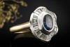 Klassischer Saphir Ring neu interpretiert mit Diamanten in Gold Bicolor 