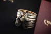 Cartier Ring C de Cartier Doppel C mit Diamanten in 750er Gold Tricolor 