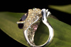 Tier Motiv Ring Robbe mit Amethyst Brillanten und Tsavorit in Weißgold 