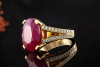 Hans Dieter Krieger Ring mit Traum Rubin und Diamanten in Gelbgold 750 