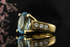 Ring mit Aquamarin Oval in Gelbgold 750 Goldschmiedearbeit mit Diamanten 