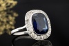 Antiker Saphir Ring mit Diamantkranz im Cushion Design in 750er Weißgold 