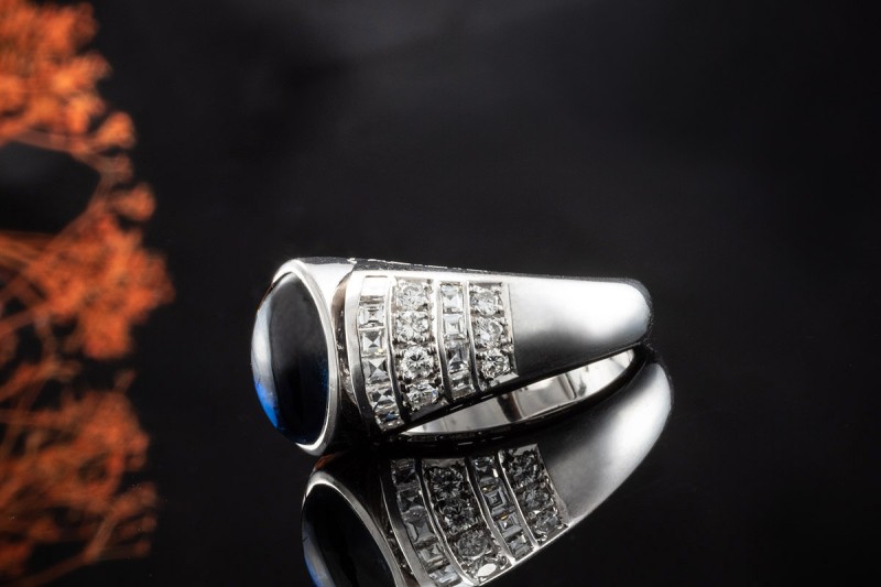 Weißgold Ring mit Navette Saphir Cabochon und Diamanten Juwelier Leicht 