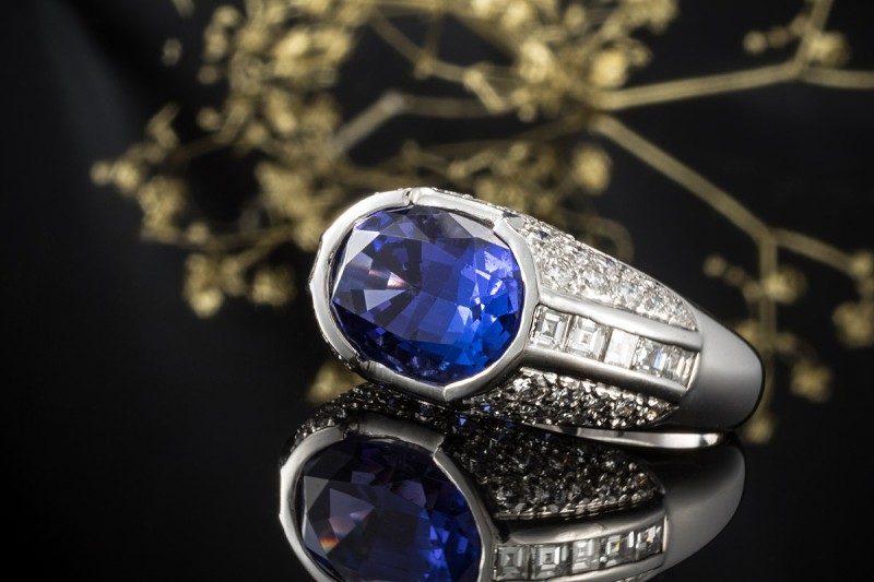 Exklusiver Tansanit Ring in imposanter Farbe mit Diamanten Weißgold 750 