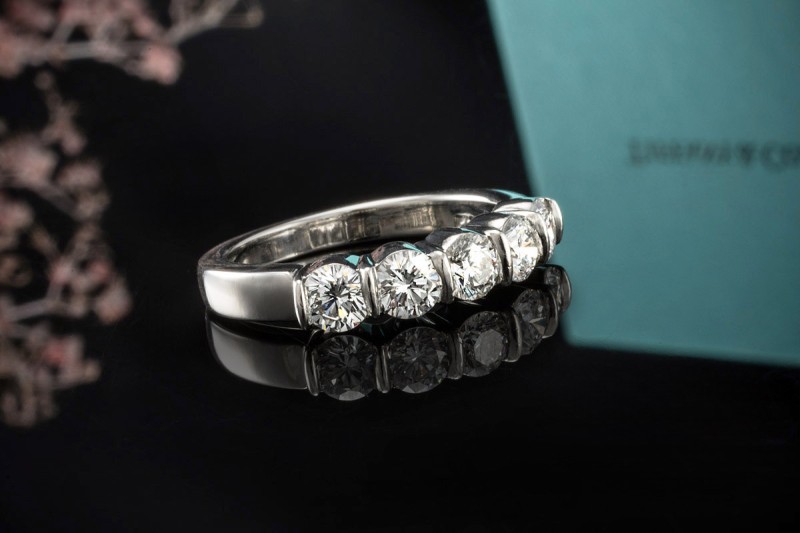 Tiffany & Co. Ring Halbkreis mit 5 großen Top Diamanten in 950er Platin 