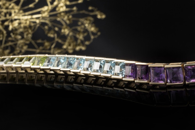 Farbenfrohes Sommer Armband Farbedelsteine eckig Farbverlauf in Gelbgold 