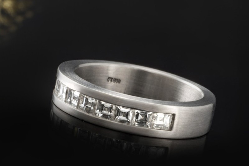 Massiver Platin Ring Bandring 9 Lupenreine Diamanten eckig Carré Schliff 