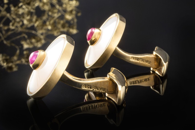 Manschettenknöpfe Belfiore Florenz mit Rubin und Perlmutt 750er Gelbgold 