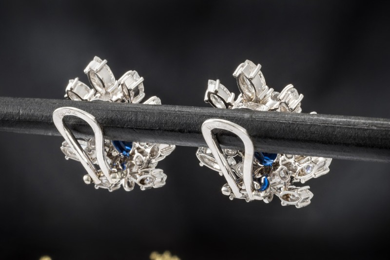 Ohrringe Ohrclips mit Oval Saphir und Diamanten in Platin und Weißgold 
