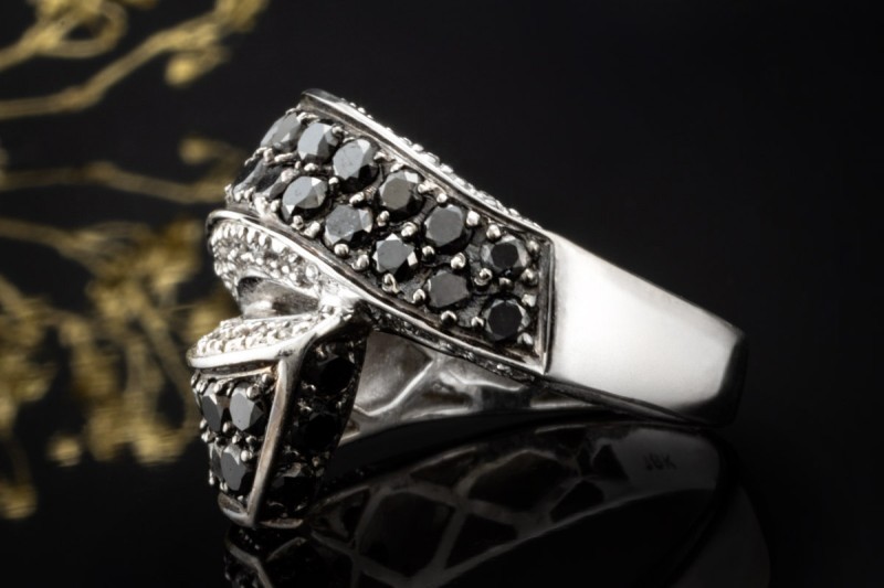 Black and White Ring Crossover mit Diamanten 750er Weißgold Handarbeit 