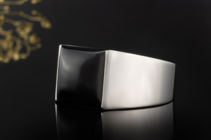 Cartier Tank Ring mit Onyx Großes Modell Massiv Gr. 64 in 750er Weißgold 