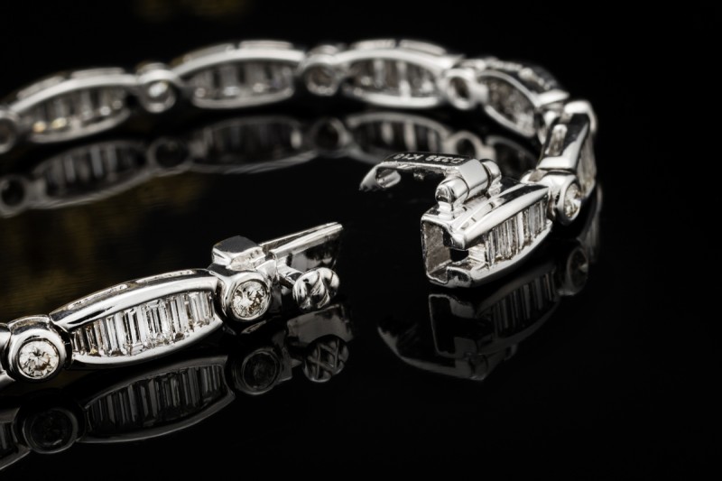 Funkelndes Armband beweglich mit Baguette Diamanten in 750er Weißgold 