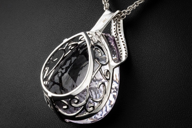 Großer facettierter Amethyst Anhänger Tropfen mit Diamanten Weißgold 750 