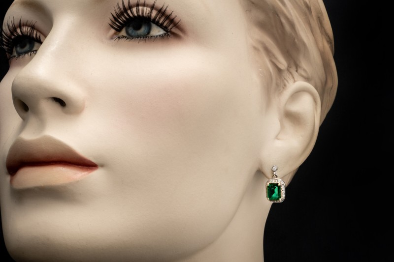 Antike Ohrringe Ohrstecker mit Smaragd und Diamanten in 750er Weißgold 