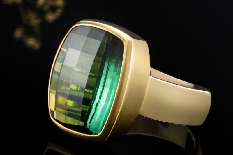 Beeindruckender Ring Facettierter Turmalin Schachbrett Stil Gelbgold 750 