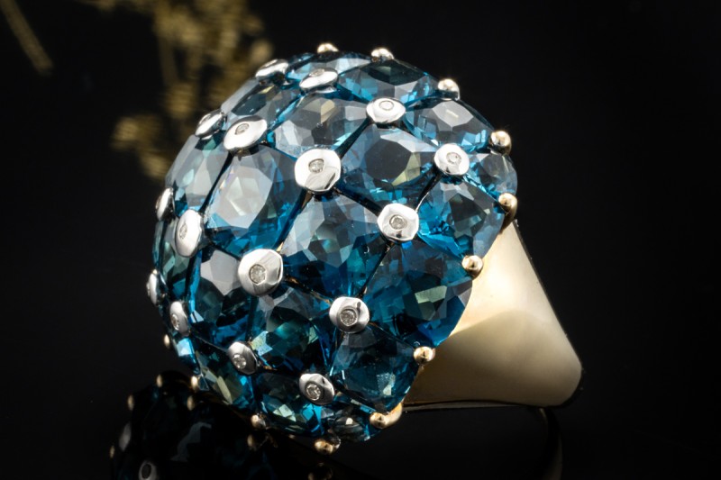 Ausgefallener Cocktailring Ring mit Blautopas und Diamanten in Gelbgold 