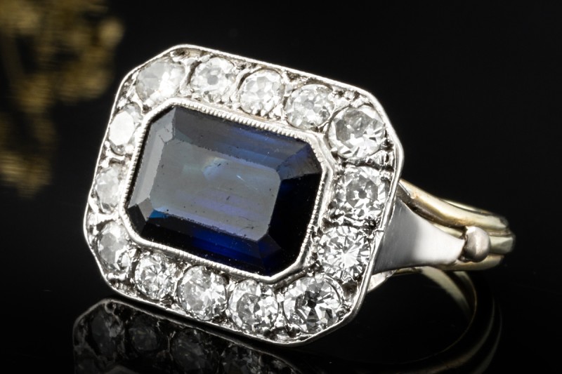 Ring Antik mit Saphir und Diamanten im Altschliff Handwerkskunst in Gold 