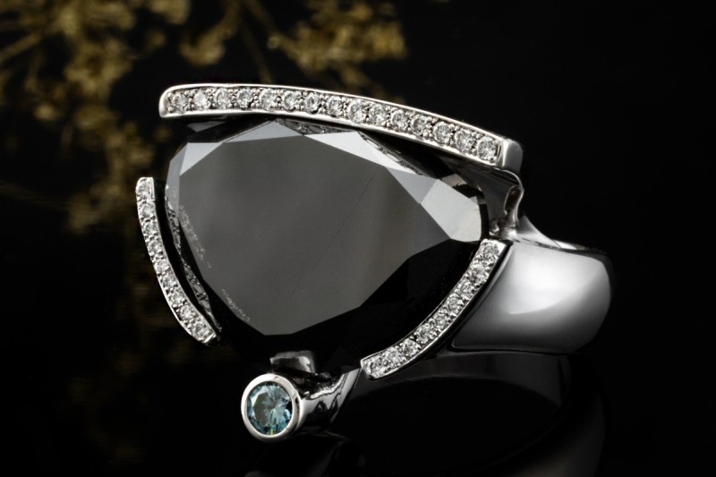 Ring Schwarzer Diamant mit 12 Carat Designer Handarbeit in Weißgold 750 