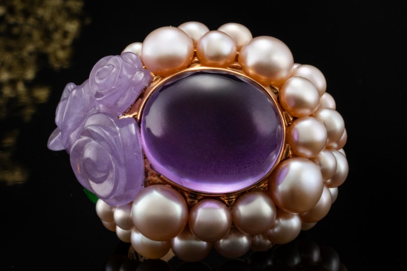 MIMÍ Cocktail Ring Blumen mit Amethyst Perlen und Jade in 750er Roségold 