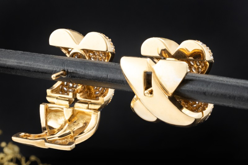 Creolen Ohrstecker im Kreuzdesign mit Diamanten in 750er Gelbgold 