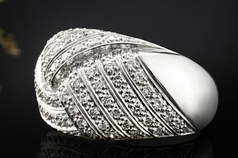 Ring Flechtmotiv Funkelnder Pavé Diamantbesatz in 750er Weißgold Arbeit 