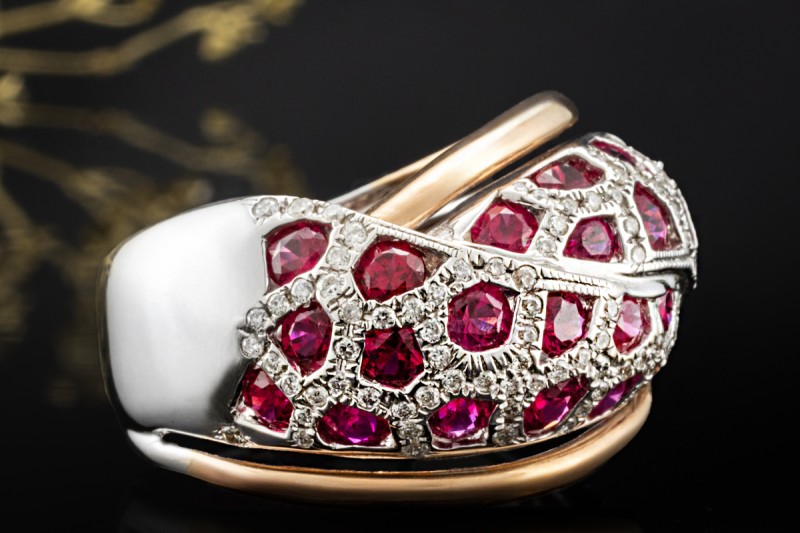 Mystischer Ring Rubin und Diamanten 750er Weißgold mit Roségold Akzenten 