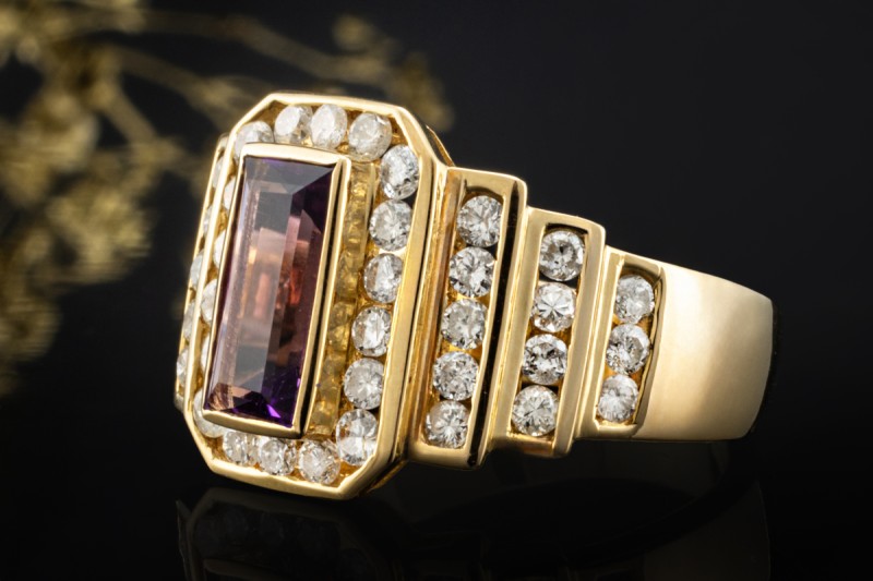 Ring Eckig mit Amethyst und Diamanten Goldschmiedearbeit in Gelbgold 750 