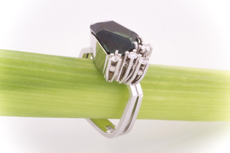 Eckiger Turmalin Designer Ring mit Brillanten in 750 Weißgold  