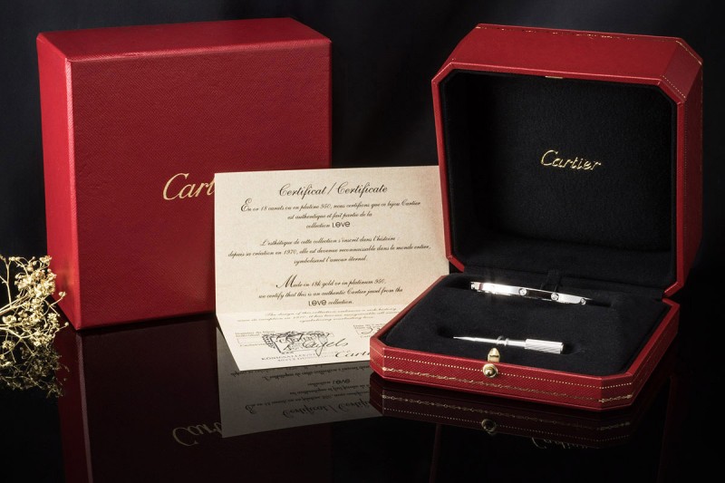 Cartier Love Armreif Kleines Modell 10 Diamanten 750er Weißgold Full Set 
