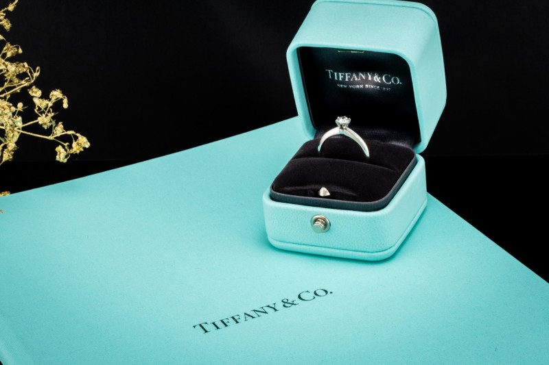 Tiffany & Co Solitär Ring Setting mit Diamant 0,31 Ct in Platin Full Set 