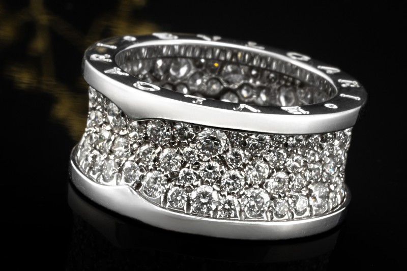 BVLGARI B.zero1 Ring mit Pavé Diamanten Großes Modell in 750er Weißgold 
