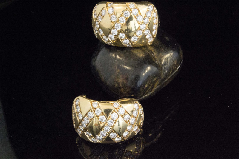 Ohrringe Ohrstecker mit Clip Massive Diamant Arbeit in Gelbgold 750 