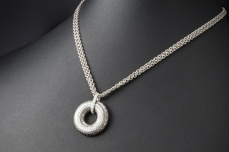 Kreisrunder Leo Wittwer Anhänger Emaille Grau Diamanten in Weißgold 750 