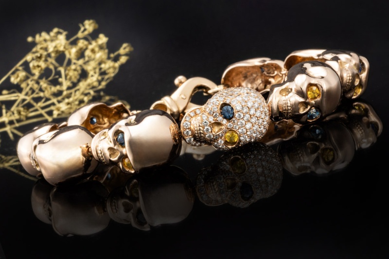 Totenkopf Armband Diamanten und Saphir Blau Gelb in 750er Roségold 22 cm 