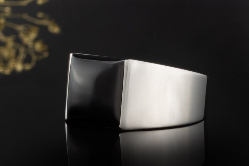 Cartier Tank Ring mit Onyx Großes Modell Massiv Gr. 64 in 750er Weißgold 