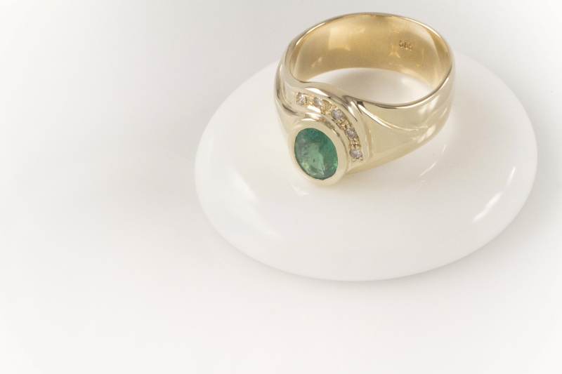 Leuchtender SMARAGD 1,30 Ct Ring mit Diamanten in 585 Gold  