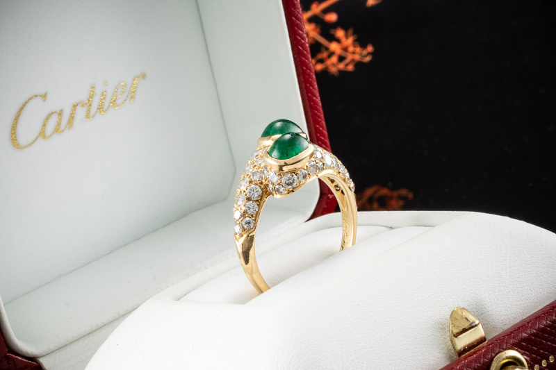 Cartier Ring Toi et Moi mit Smaragd Cabochons und Diamanten in Gelbgold 